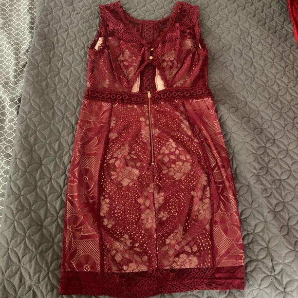 Lace dress - Picture 2 of 8